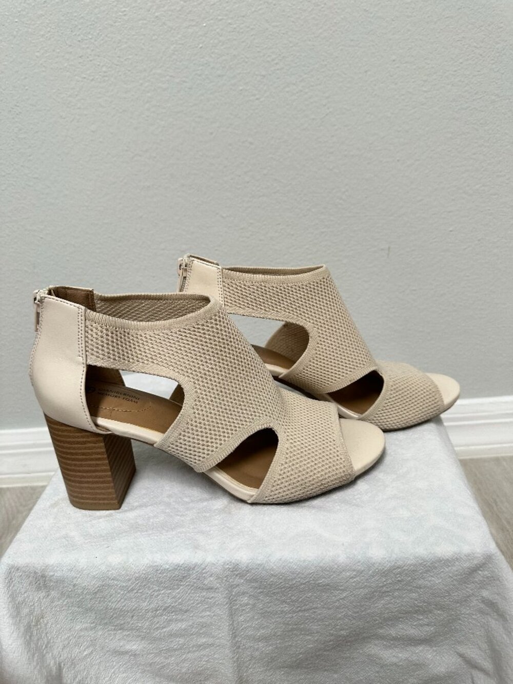 Giani Bernini Knit Open Toe Block Heel Sandals Beige 8M